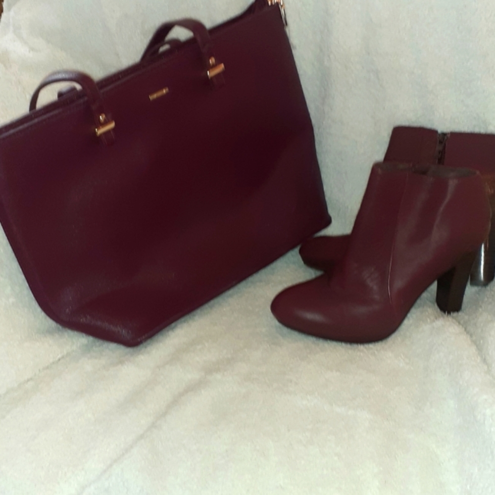 Purse and leather burgundy ankle boots